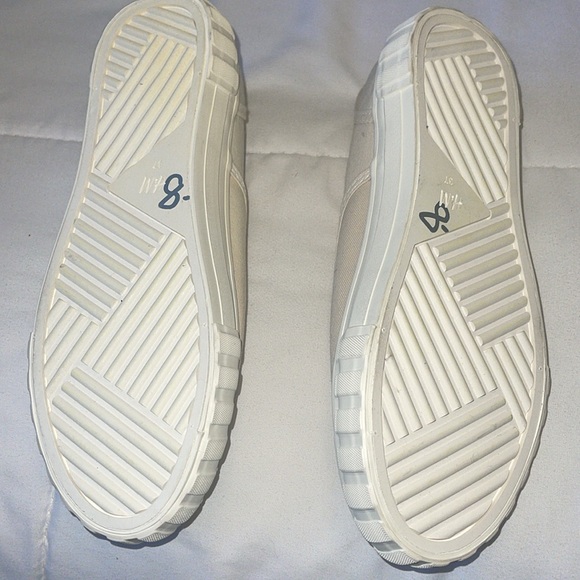 NEW- never been worn H&M Canvas sneakers. SZ. 37 (6) - Picture 4 of 6